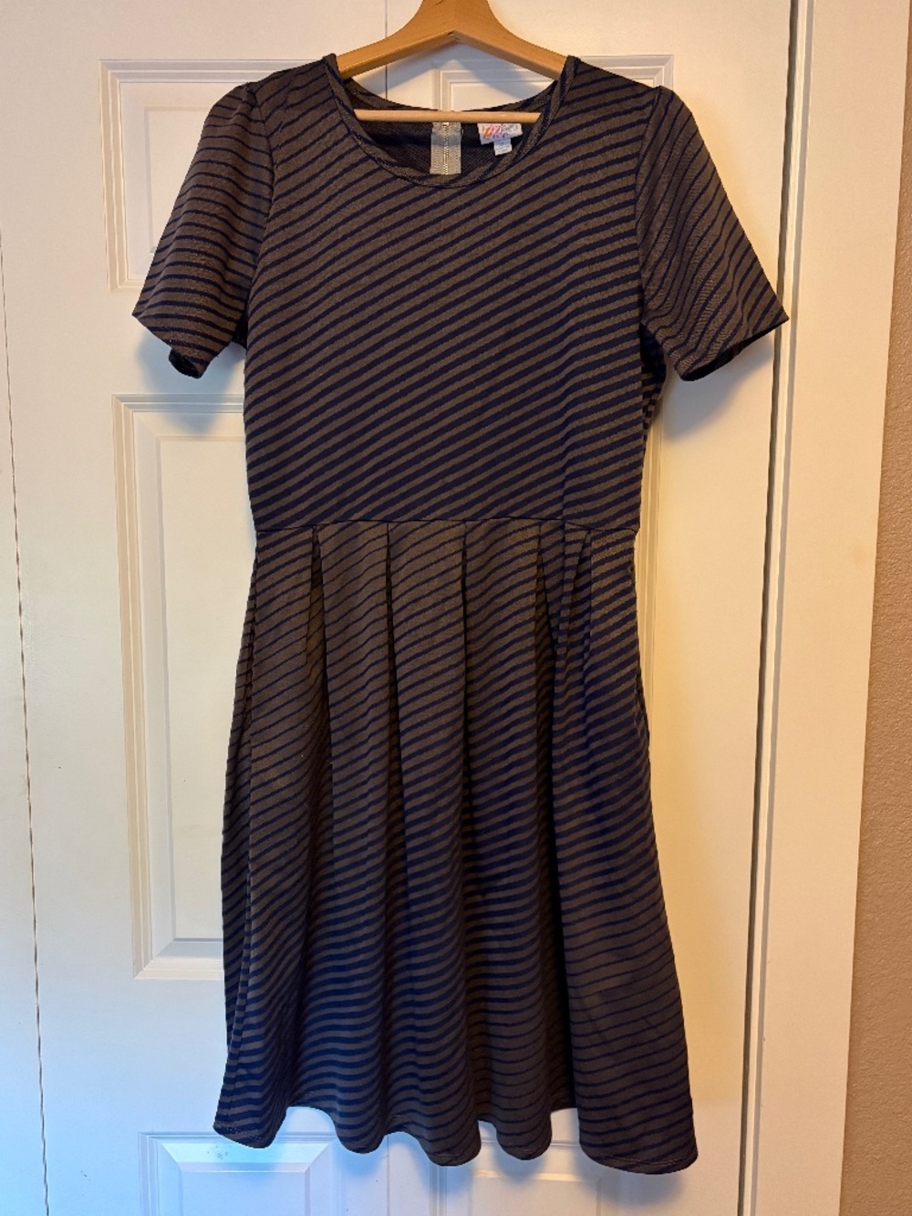 LuLaRoe Amelia Dress - with pockets!